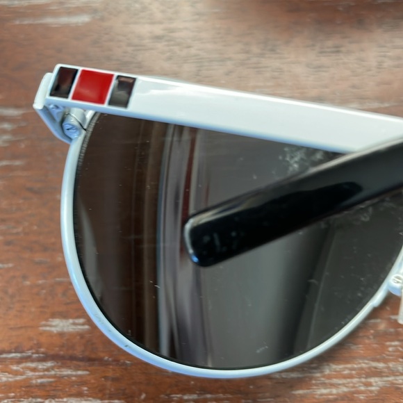Gucci GG 1813/s v9jr7 white metallic sunglasses. main image 14
